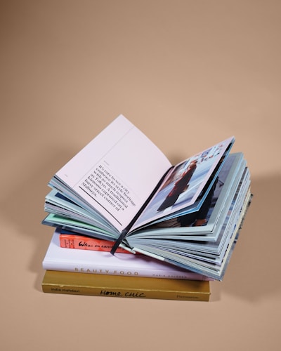 photo 1543002588 bfa74002ed7e