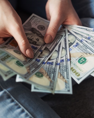 photo 1553729459 efe14ef6055d