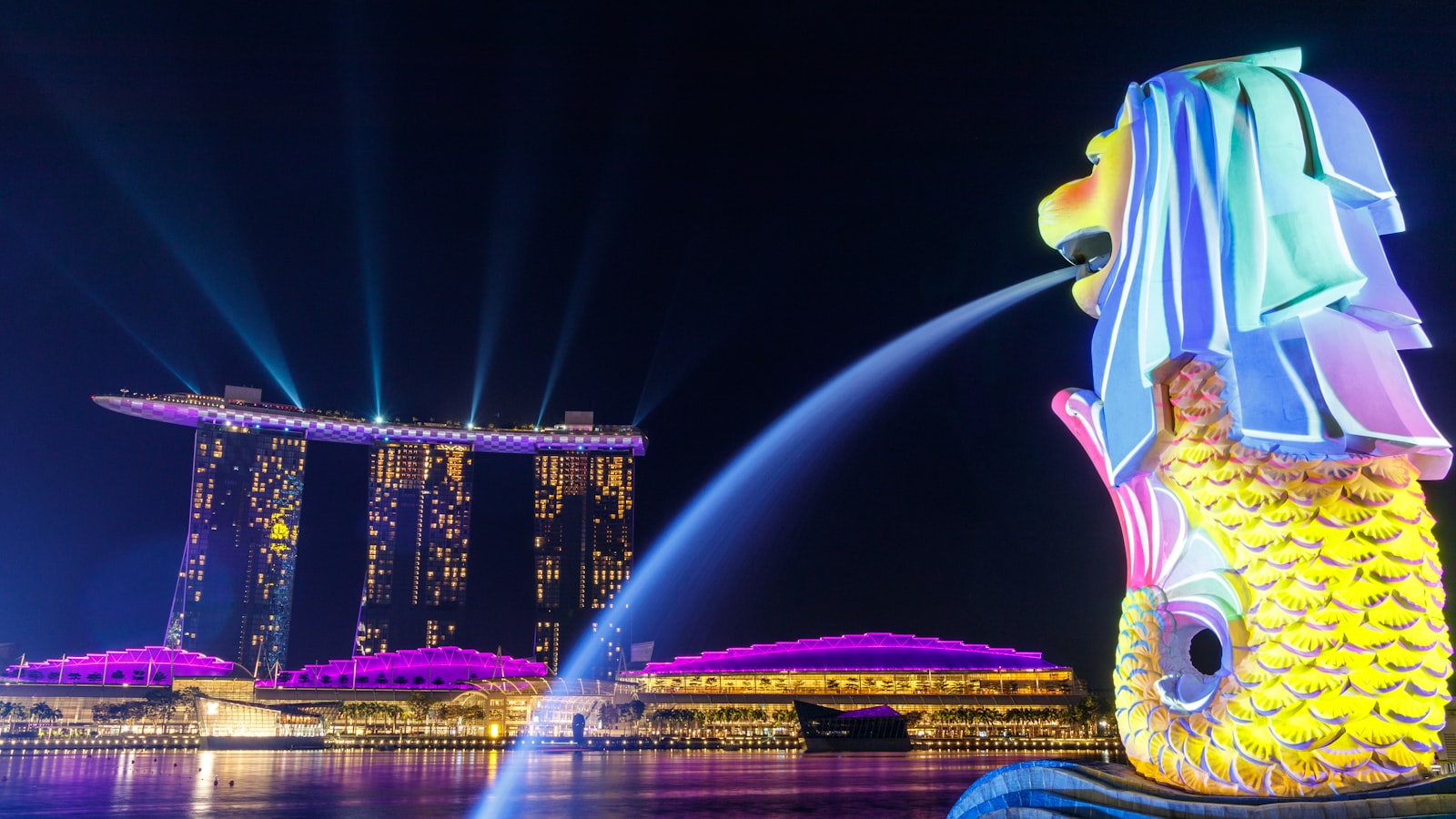 So Sánh Thuế Crypto Việt Nam Vs Đông Nam Á 2026 5 Đường Chân Trời Tài Chính Singapore Với Các Tòa Nhà Cao Tầng, Minh Họa Trung Tâm Tài Chính Áp Dụng Chính Sách Thuế Crypto Đặc Thù